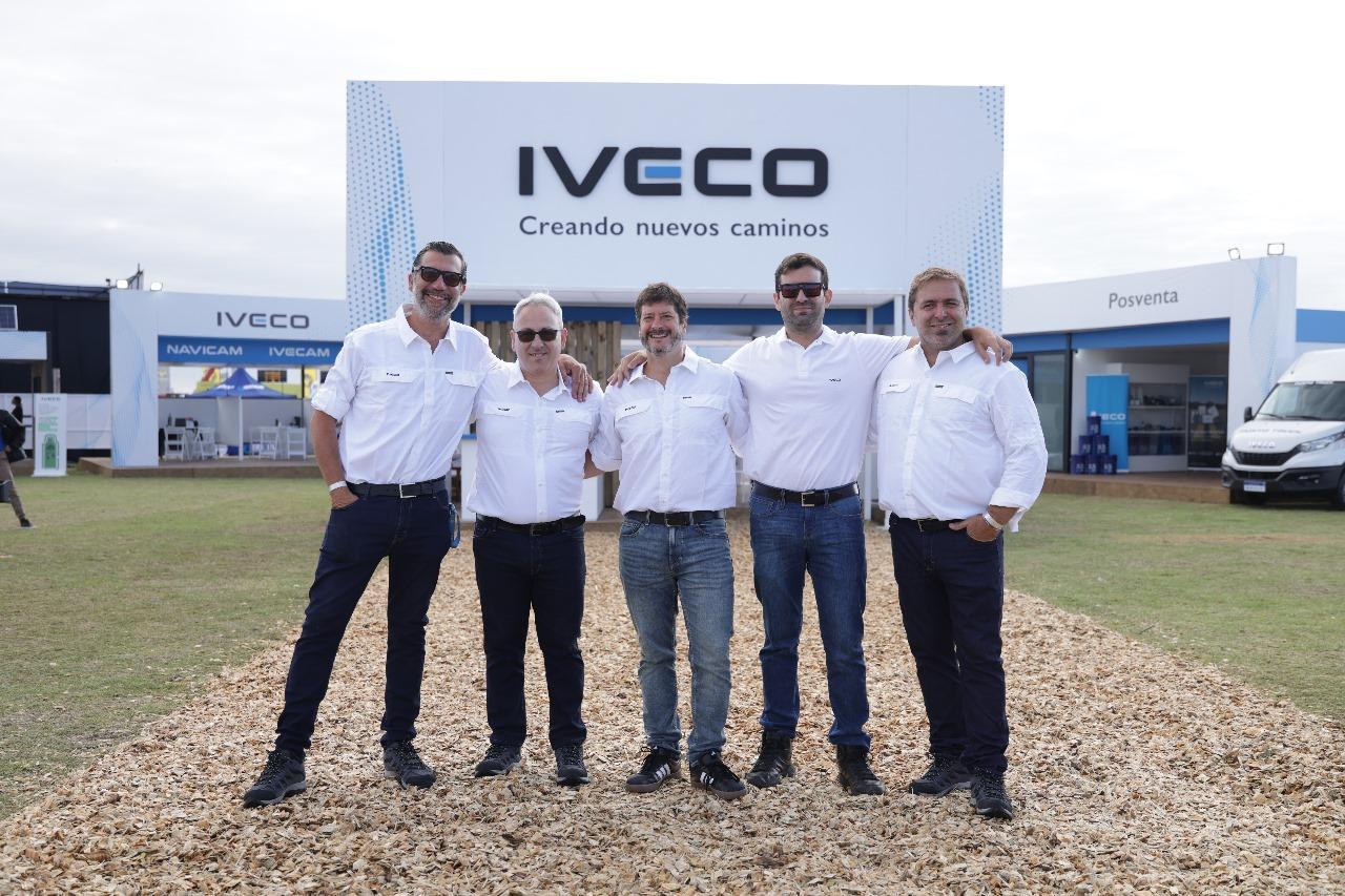 IVECO exhibirá su gama completa de vehículos, destacando la renovación de la gama Tector y la incorporación de una nueva en el país. Con nuevas propuestas comerciales y soluciones para el transporte y la posventa, su stand contará además con la participación de su Red de Concesionarios, la más grande de Argentina.