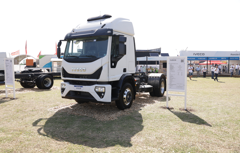IVECO exhibirá su gama completa de vehículos, destacando la renovación de la gama Tector y la incorporación de una nueva en el país. Con nuevas propuestas comerciales y soluciones para el transporte y la posventa, su stand contará además con la participación de su Red de Concesionarios, la más grande de Argentina.